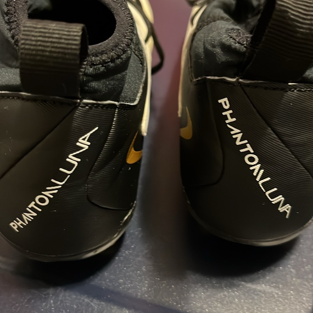 Nike Phantom Luna Cleats - Picture 6 of 6